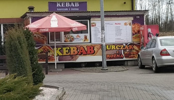 Kebab Sisters outside